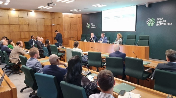 CNA recebe grupo Diplomatas da Agricultura do Brasil