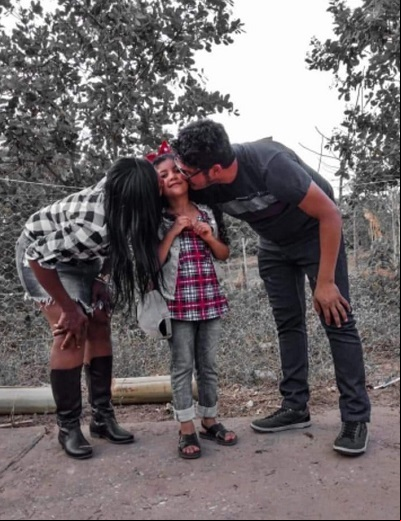 A técnica de campo com a família.