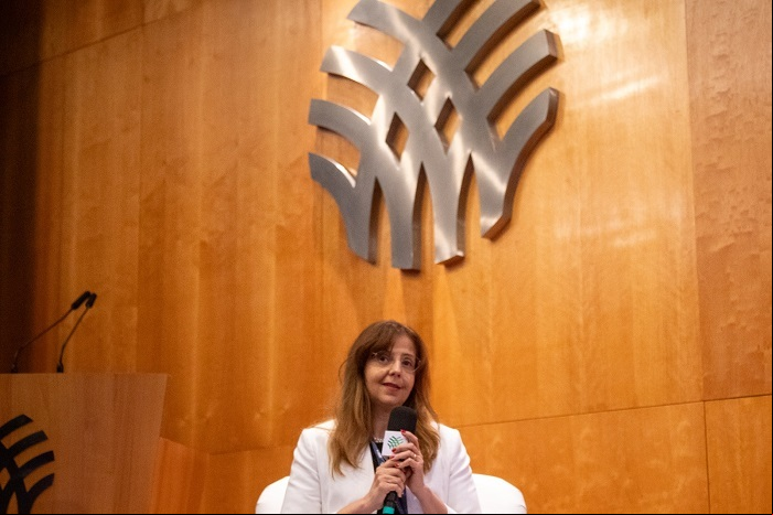Diplomata na embaixada do Brasil em Pequim, Letícia Frazão