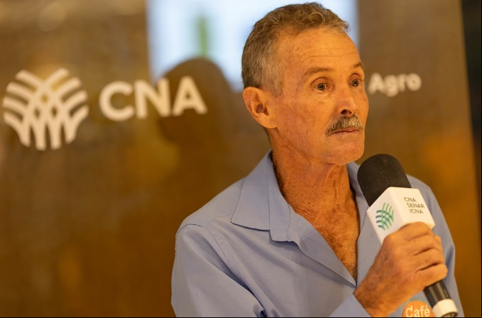 Produtor João Alves Da Luz discursa no evento